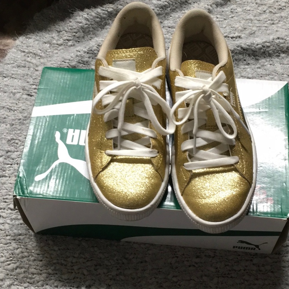 Gold glitter pumas
